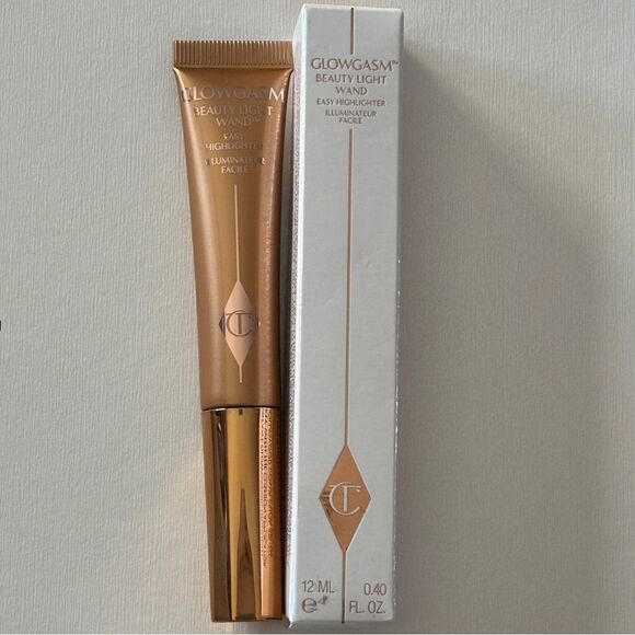 Charlotte Tilbury Glowgasm Beauty Light Wand Highlighter - Goldgasm - Picture 1 of 3